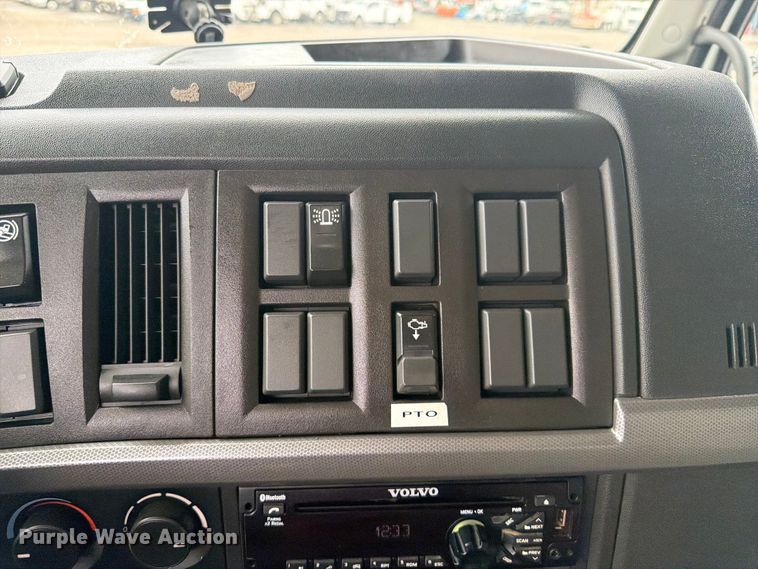 image for item FB4978 2019 Volvo VHD dump truck