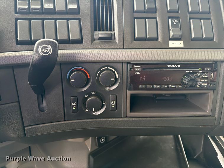 image for item FB4978 2019 Volvo VHD dump truck