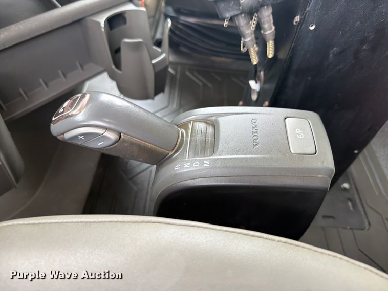 image for item FB4978 2019 Volvo VHD dump truck