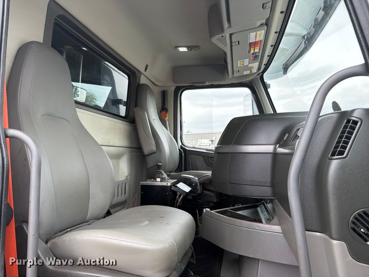 image for item FB4978 2019 Volvo VHD dump truck