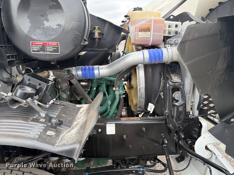 image for item FB4978 2019 Volvo VHD dump truck