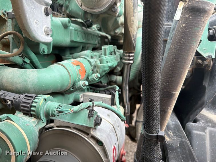 image for item FB4978 2019 Volvo VHD dump truck