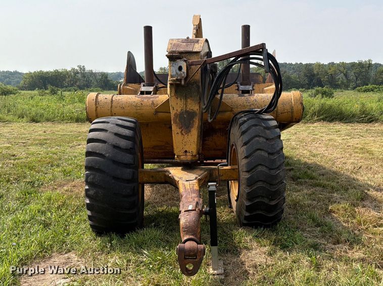 image for item FB5848 Caterpillar 435 pull type scraper