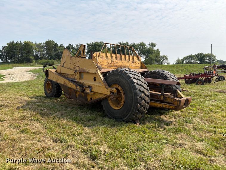 image for item FB5848 Caterpillar 435 pull type scraper