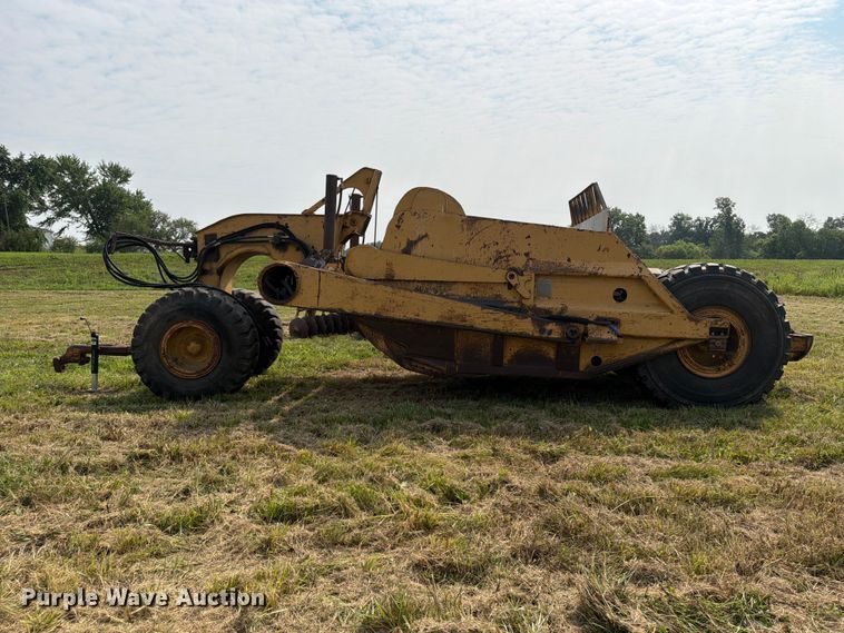 image for item FB5848 Caterpillar 435 pull type scraper