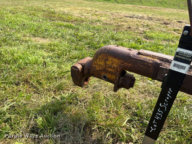 image for item FB5848 Caterpillar 435 pull type scraper