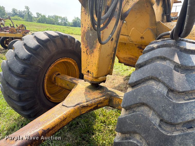 image for item FB5848 Caterpillar 435 pull type scraper