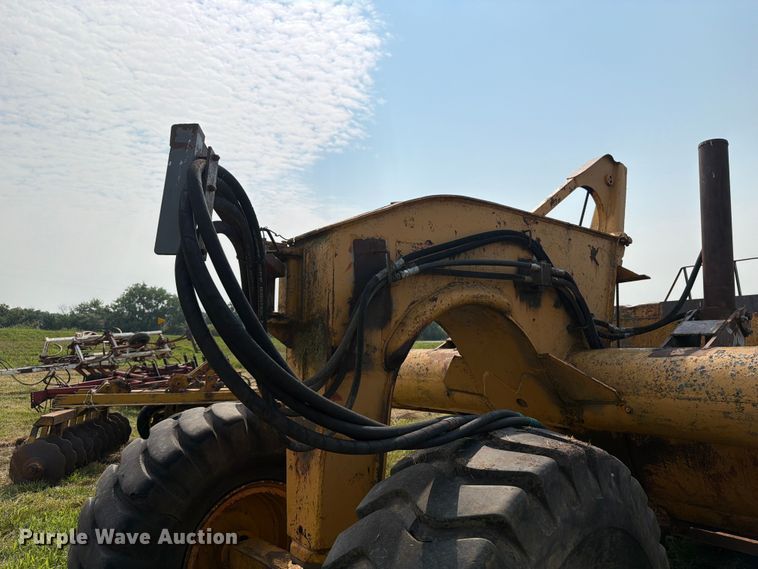 image for item FB5848 Caterpillar 435 pull type scraper