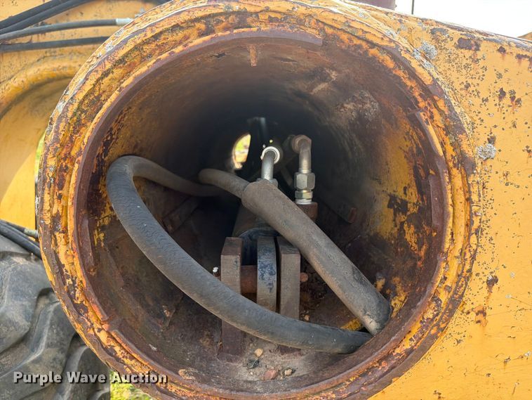 image for item FB5848 Caterpillar 435 pull type scraper