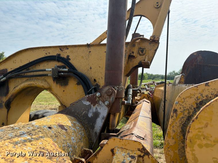 image for item FB5848 Caterpillar 435 pull type scraper