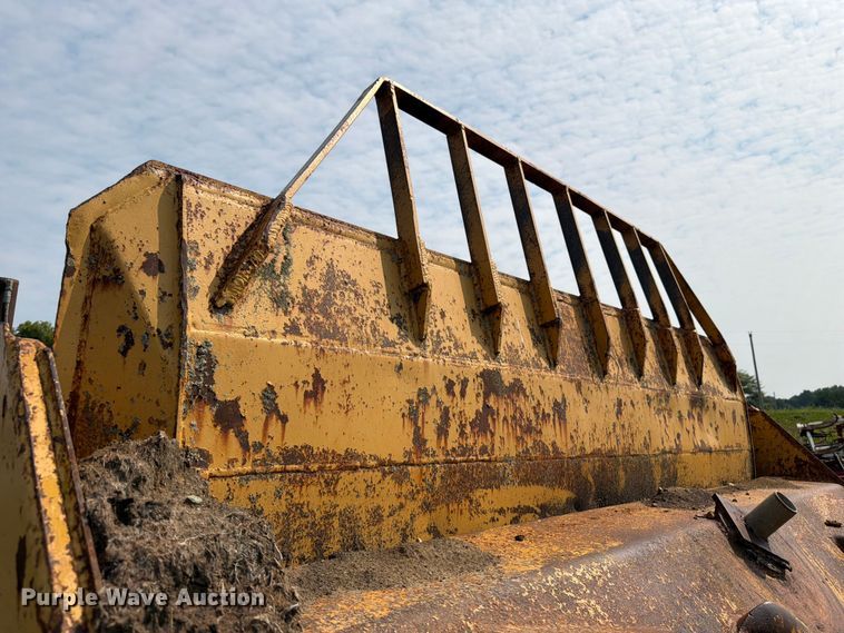 image for item FB5848 Caterpillar 435 pull type scraper