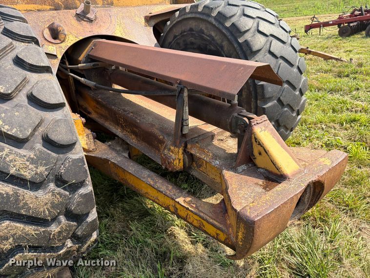 image for item FB5848 Caterpillar 435 pull type scraper