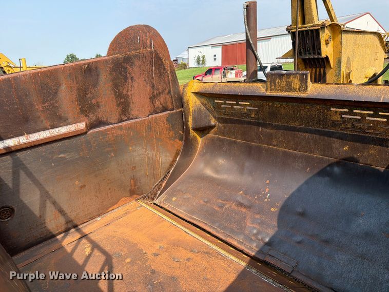 image for item FB5848 Caterpillar 435 pull type scraper