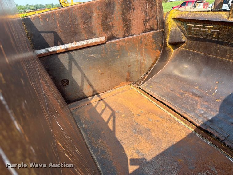 image for item FB5848 Caterpillar 435 pull type scraper