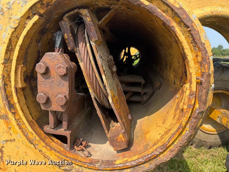 image for item FB5848 Caterpillar 435 pull type scraper