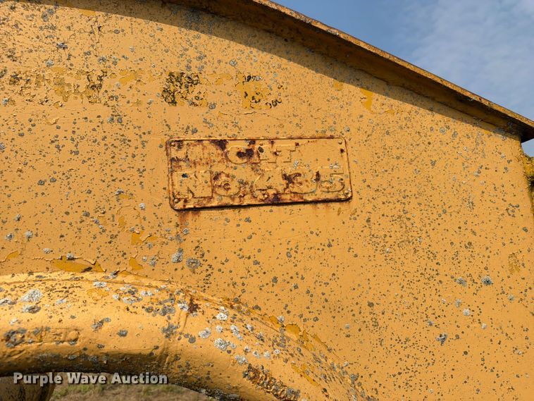 image for item FB5848 Caterpillar 435 pull type scraper