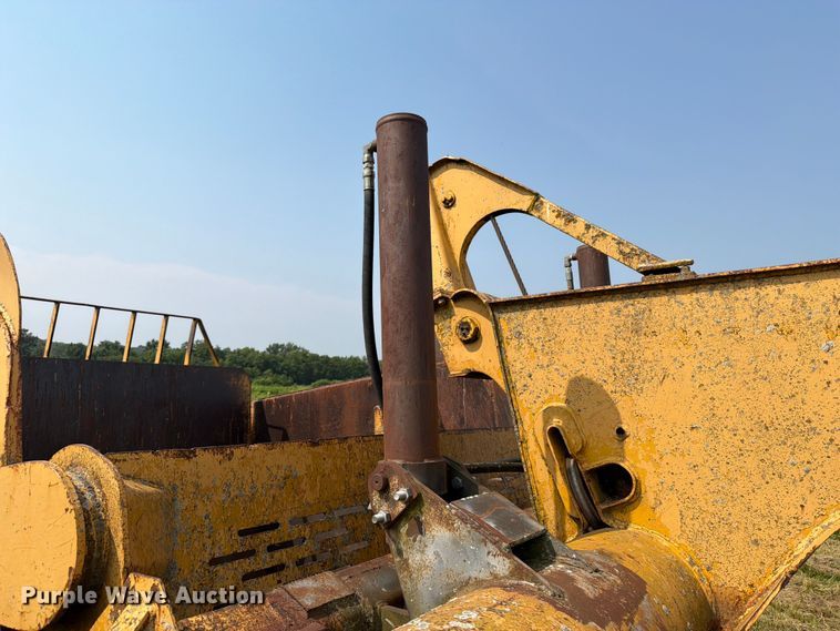 image for item FB5848 Caterpillar 435 pull type scraper