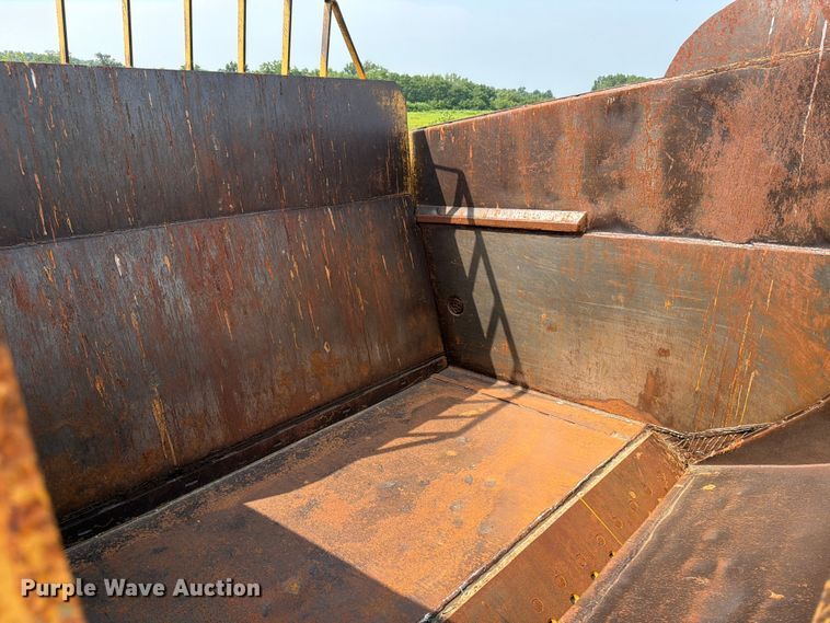 image for item FB5848 Caterpillar 435 pull type scraper