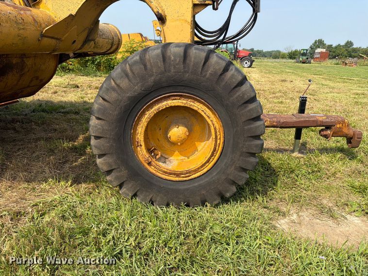 image for item FB5848 Caterpillar 435 pull type scraper