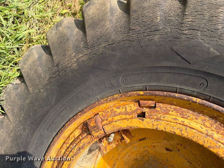 image for item FB5848 Caterpillar 435 pull type scraper