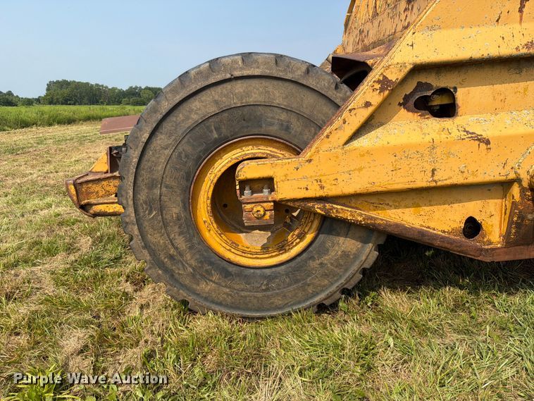 image for item FB5848 Caterpillar 435 pull type scraper