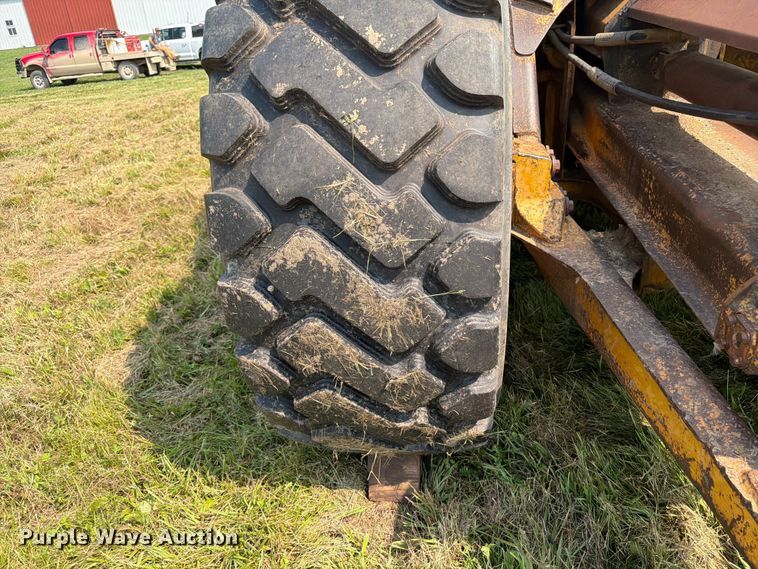 image for item FB5848 Caterpillar 435 pull type scraper