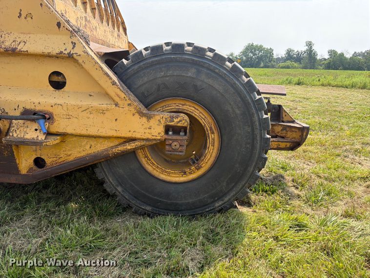 image for item FB5848 Caterpillar 435 pull type scraper