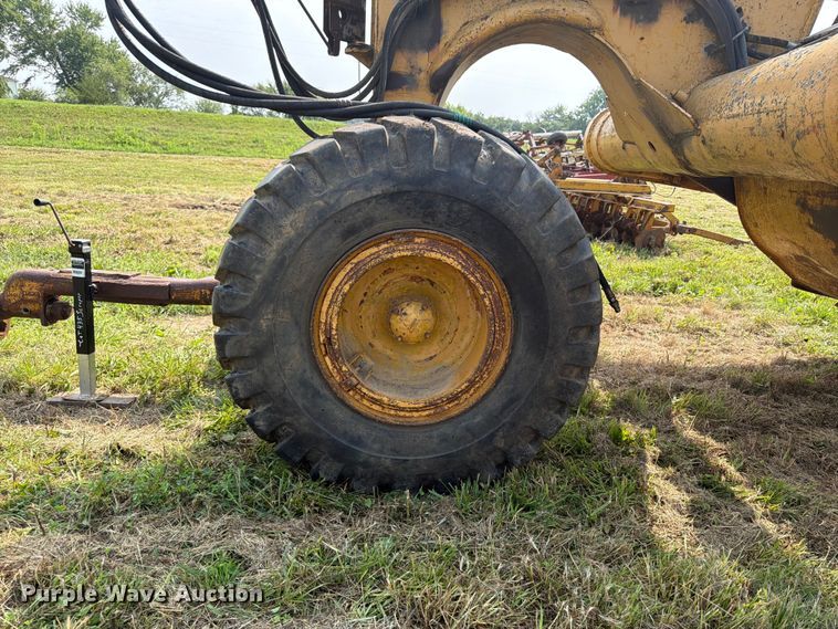 image for item FB5848 Caterpillar 435 pull type scraper