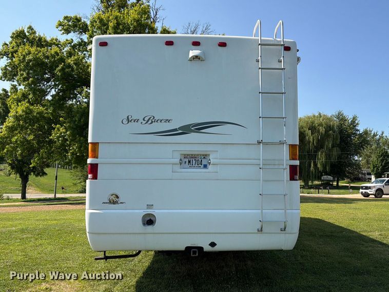image for item FB5875 2002 National RV Sea Breeze RV