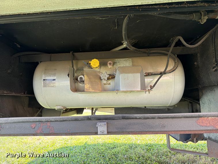 image for item FB5875 2002 National RV Sea Breeze RV