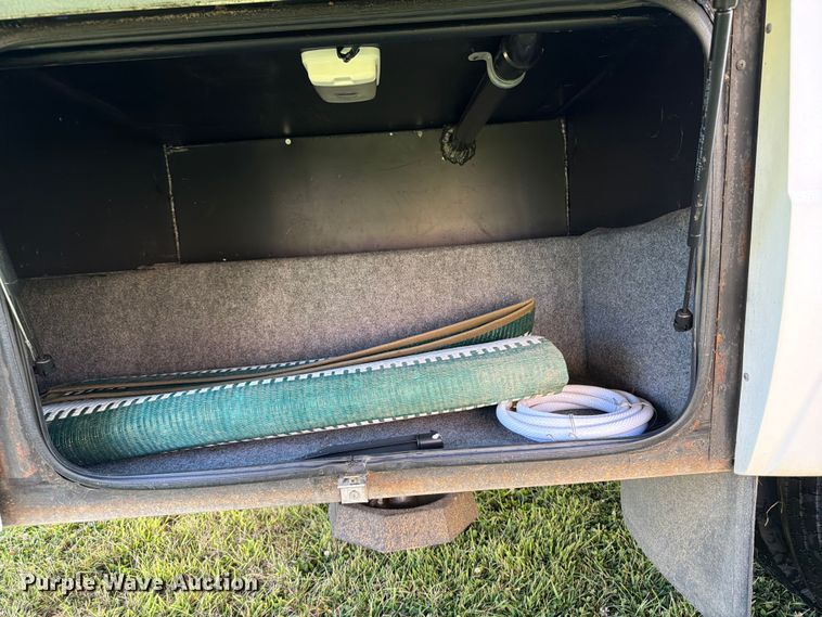 image for item FB5875 2002 National RV Sea Breeze RV