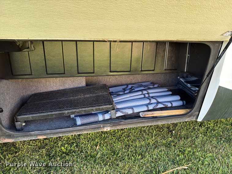 image for item FB5875 2002 National RV Sea Breeze RV