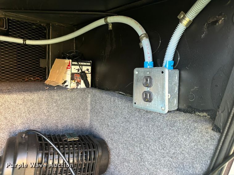 image for item FB5875 2002 National RV Sea Breeze RV