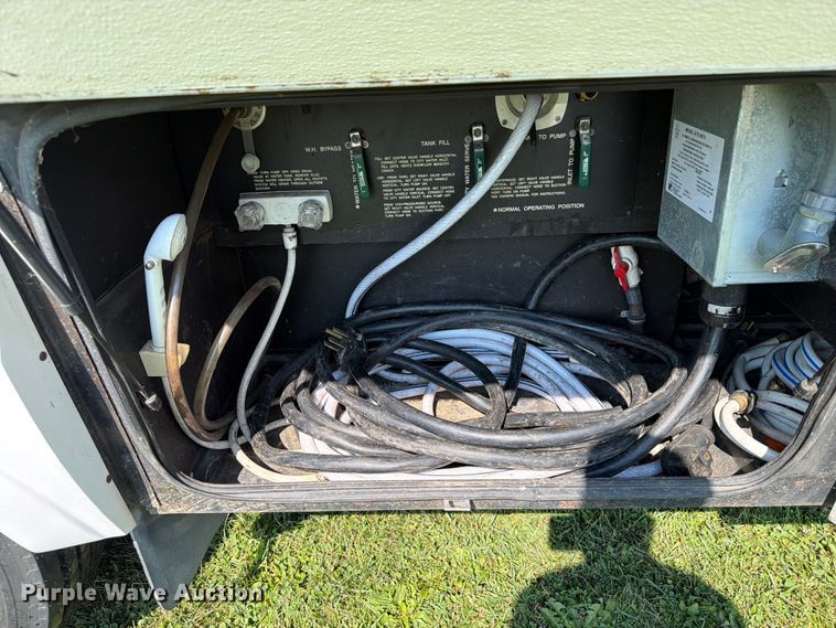 image for item FB5875 2002 National RV Sea Breeze RV