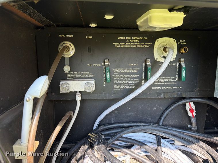 image for item FB5875 2002 National RV Sea Breeze RV