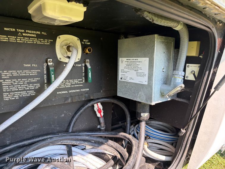 image for item FB5875 2002 National RV Sea Breeze RV