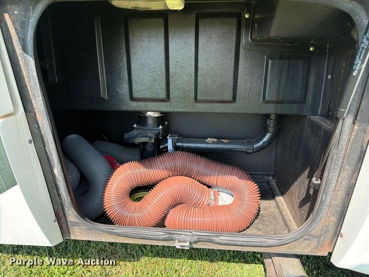 image for item FB5875 2002 National RV Sea Breeze RV