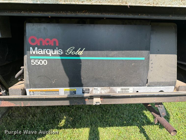 image for item FB5875 2002 National RV Sea Breeze RV