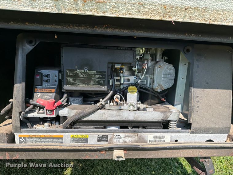 image for item FB5875 2002 National RV Sea Breeze RV