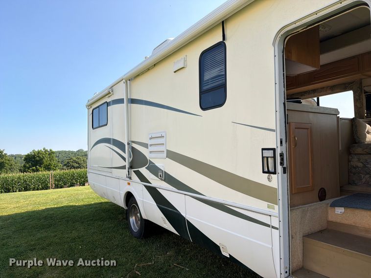 image for item FB5875 2002 National RV Sea Breeze RV