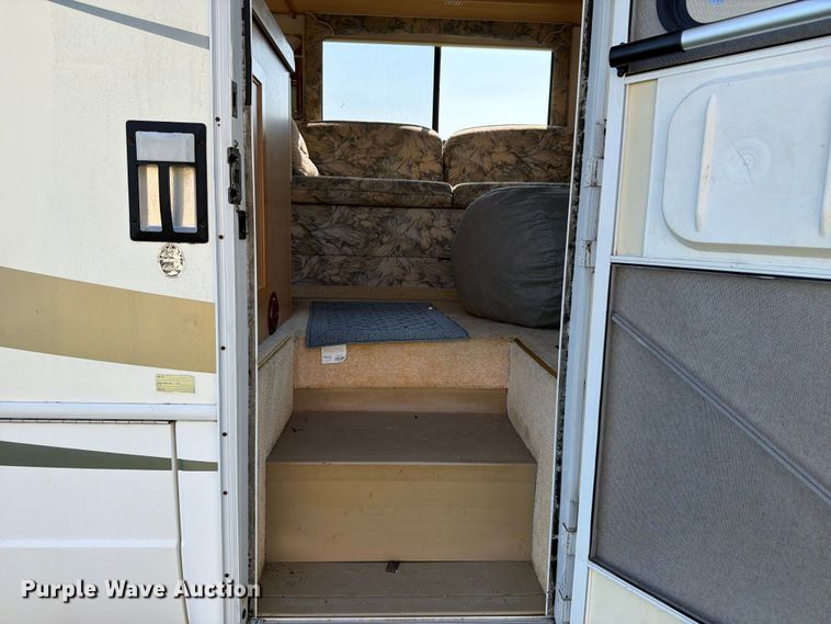 image for item FB5875 2002 National RV Sea Breeze RV