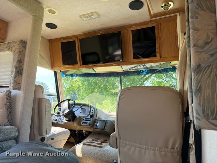 image for item FB5875 2002 National RV Sea Breeze RV