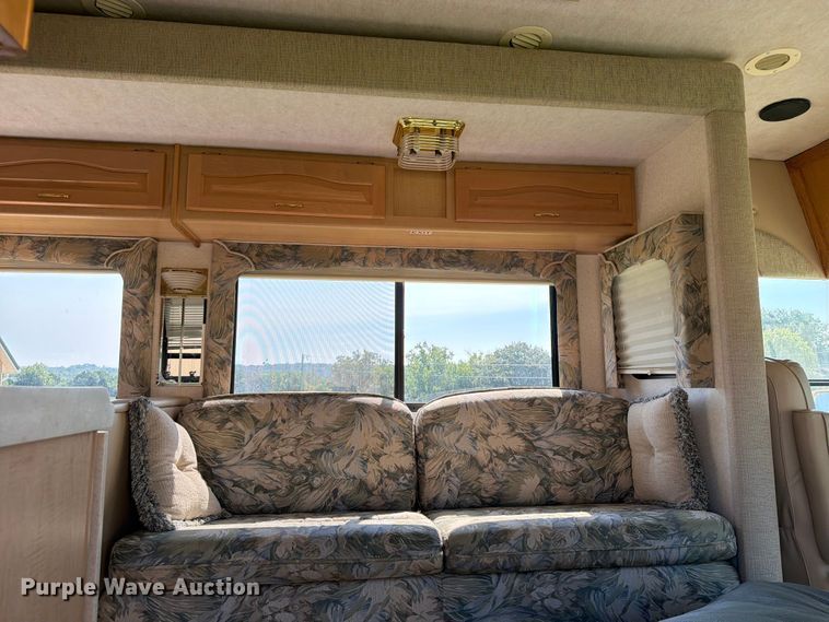 image for item FB5875 2002 National RV Sea Breeze RV