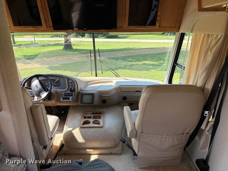 image for item FB5875 2002 National RV Sea Breeze RV