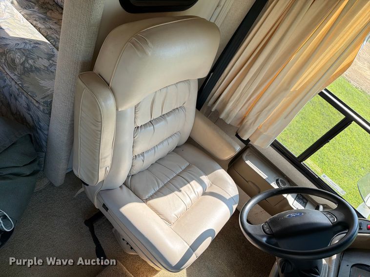 image for item FB5875 2002 National RV Sea Breeze RV