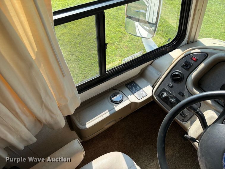 image for item FB5875 2002 National RV Sea Breeze RV