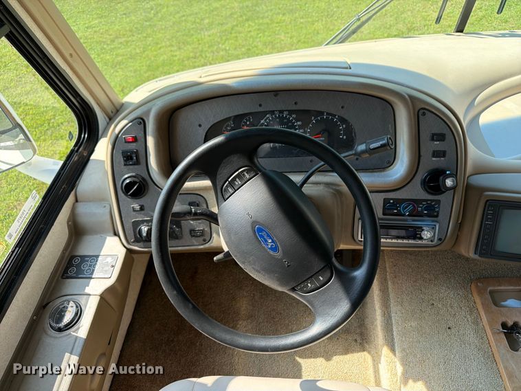 image for item FB5875 2002 National RV Sea Breeze RV