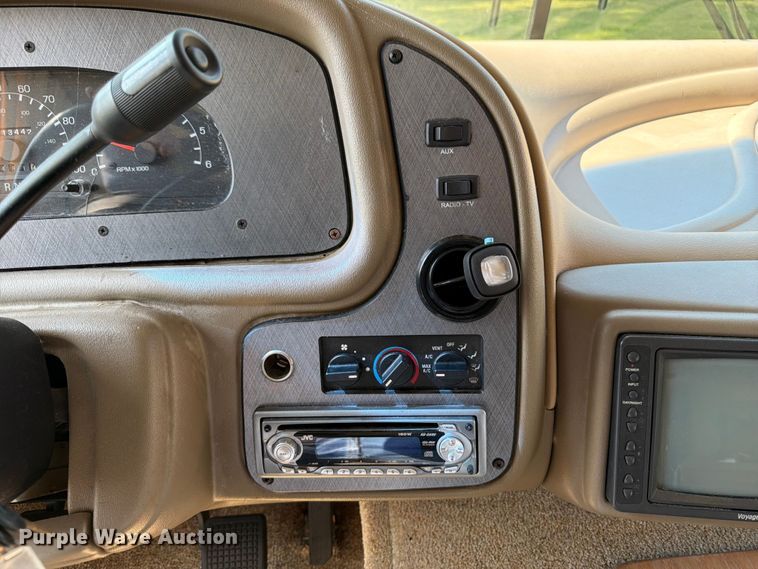 image for item FB5875 2002 National RV Sea Breeze RV