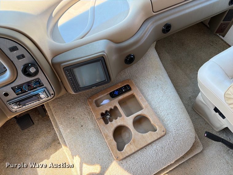 image for item FB5875 2002 National RV Sea Breeze RV