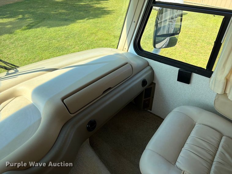 image for item FB5875 2002 National RV Sea Breeze RV